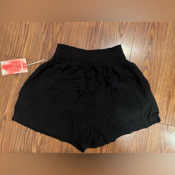Summer Draw String shorts - Picture 2 of 3